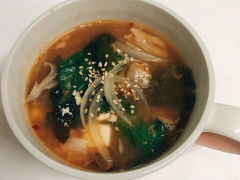 余ったキムチの消費に♪キムチ野菜スープ